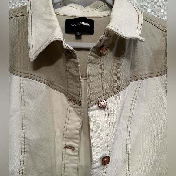 Fashion Nova White and Cream 1X Jean Jacket with Contrasting Pockets - Picture 2 of 5